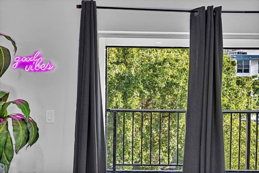 One Bedroom Steps Away From The Beach! Sunny Isles Beach Ngoại thất bức ảnh