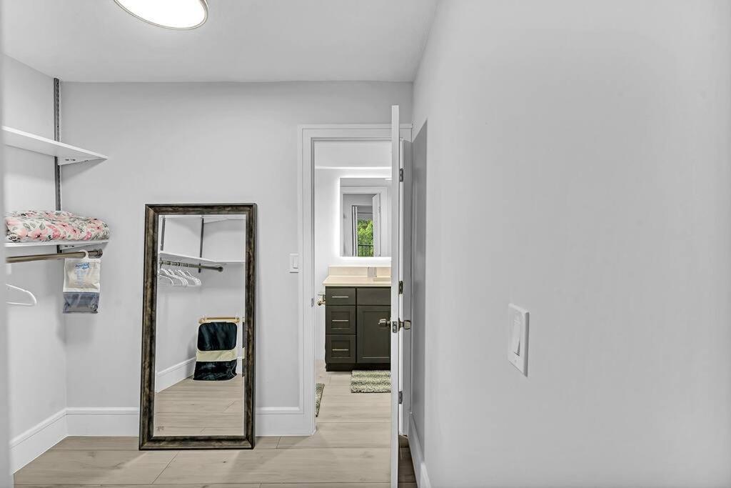 One Bedroom Steps Away From The Beach! Sunny Isles Beach Ngoại thất bức ảnh