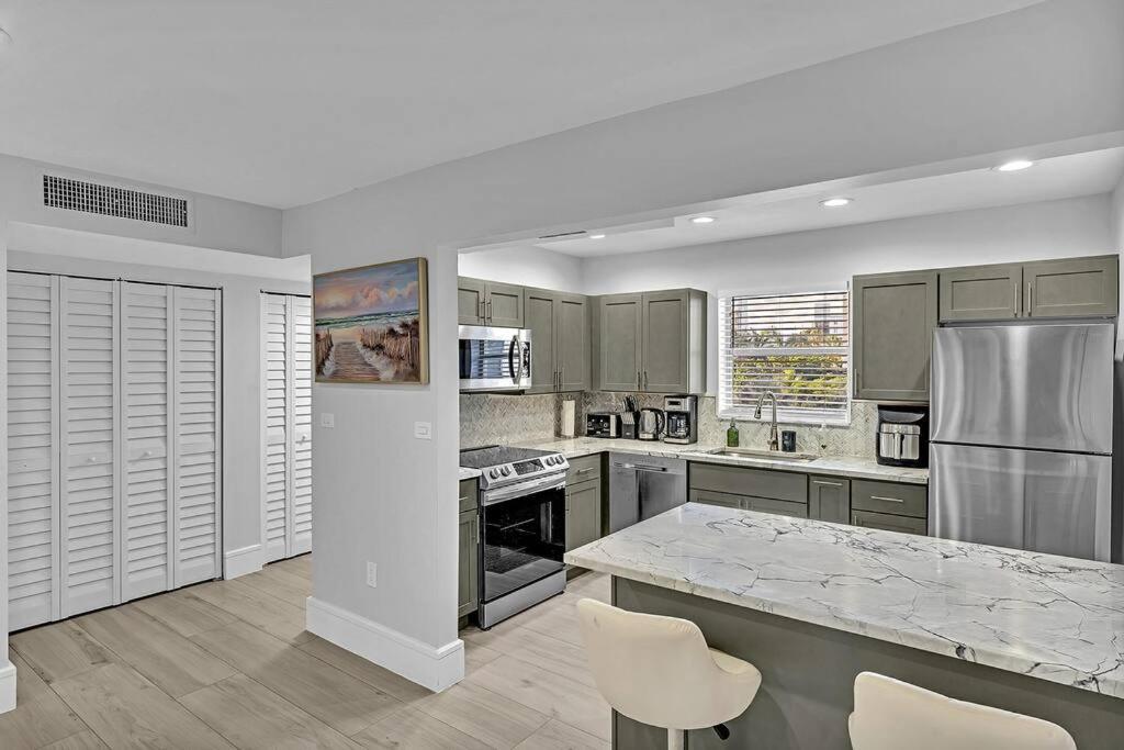 One Bedroom Steps Away From The Beach! Sunny Isles Beach Ngoại thất bức ảnh